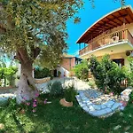 Afroditi Pansion Apartman Áyios Nikítas