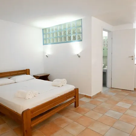 Afroditi Pansion * Áyios Nikítas