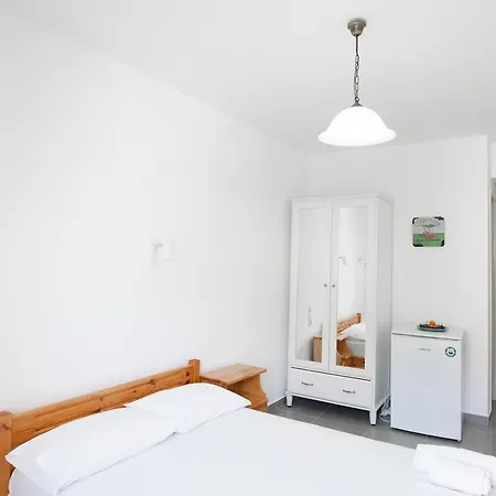 Afroditi Pansion * Áyios Nikítas