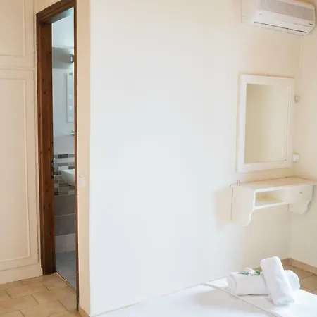 Afroditi Pansion Apartamento Áyios Nikítas