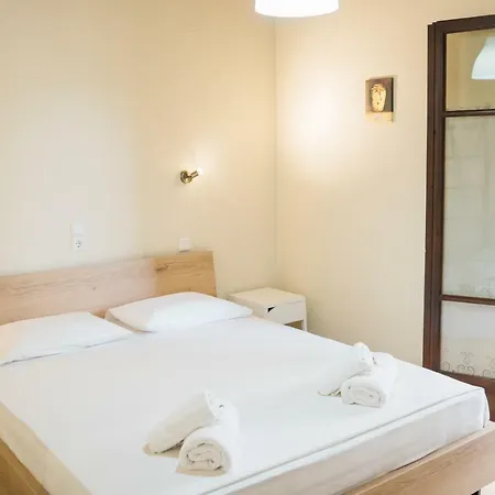 Afroditi Pansion * Agios Nikitas